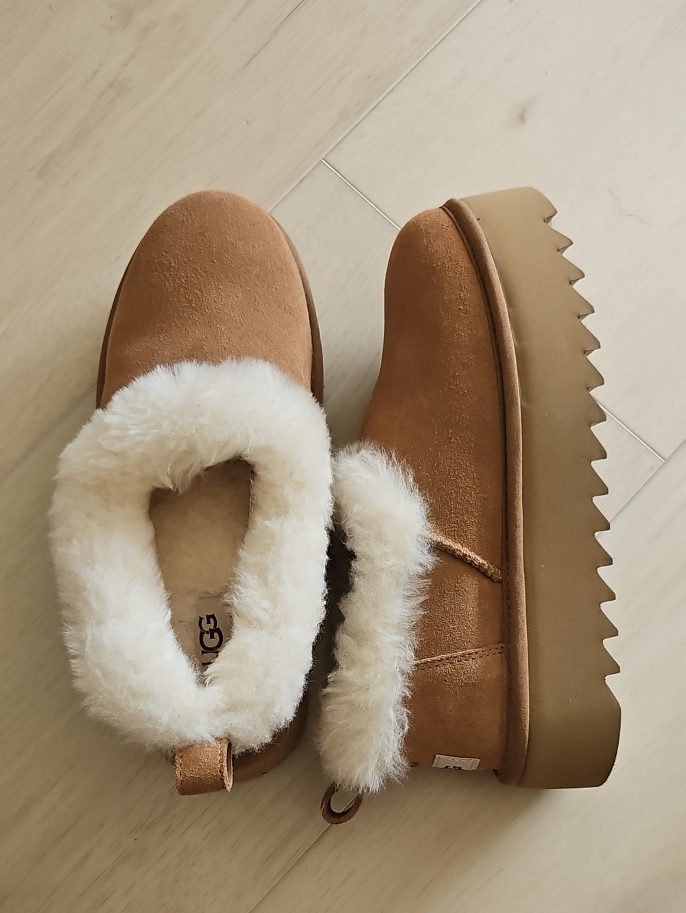 NWT UGG Chestnut Nita Platform Shoes